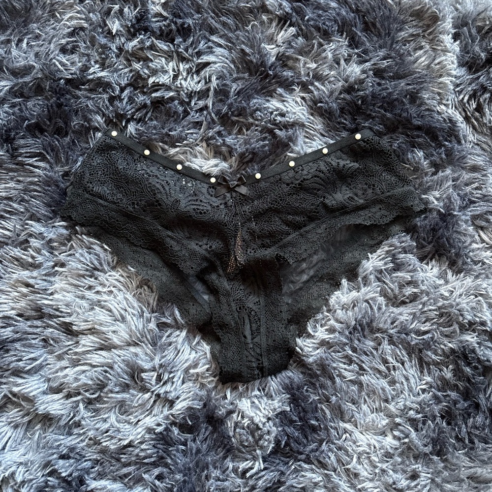 Victoria’s Secret Black Very Sexy Studded Cheeky Lace Panties - Size Small - NWT